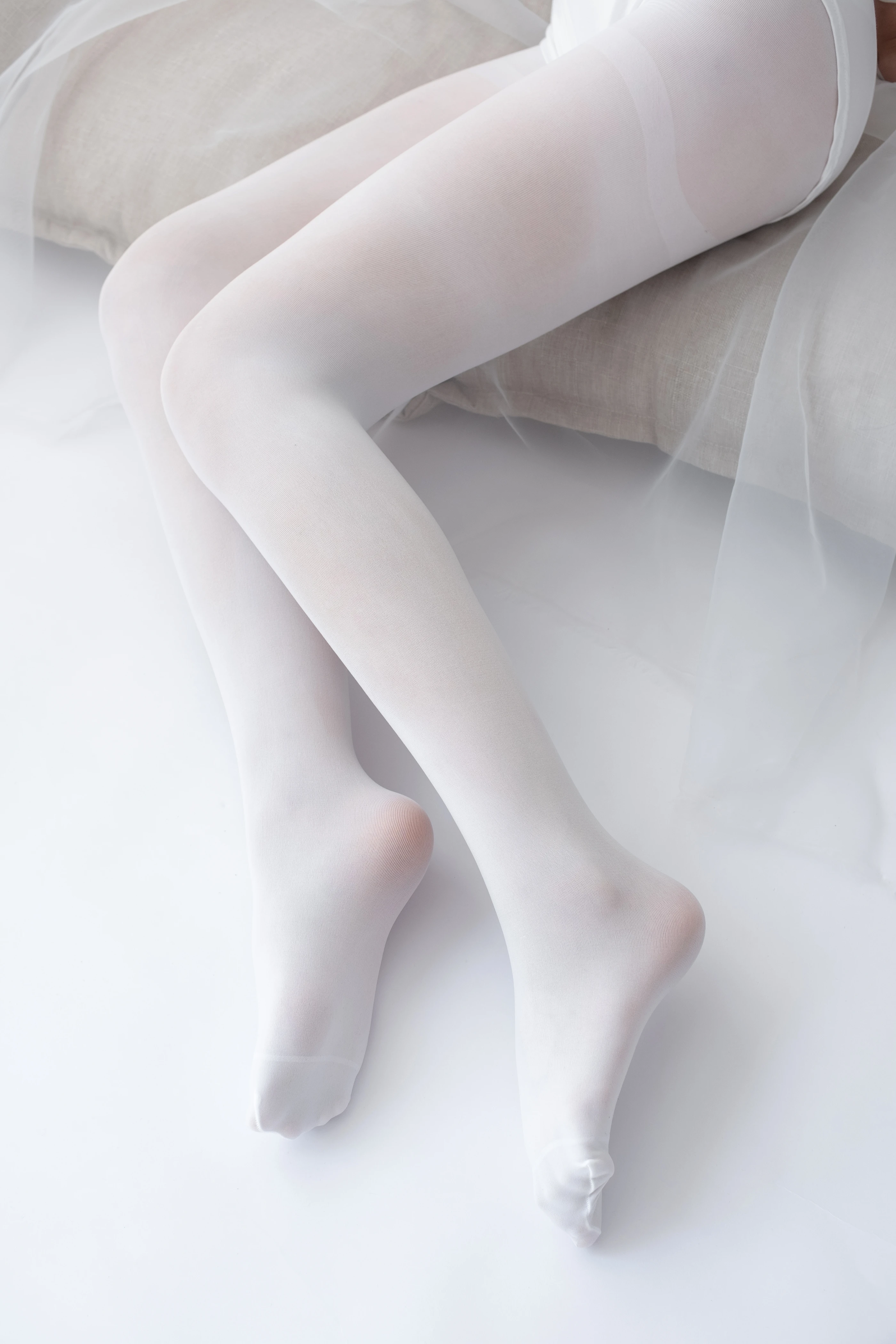 森萝财团 [ALPHA-007] 纯白的诱惑白丝裸足 [156P]插图5